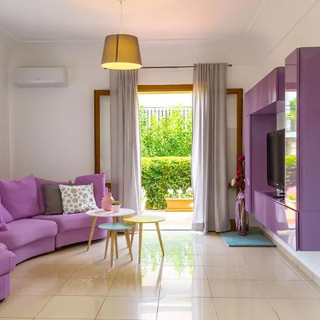 Lilla - And Garden Holiday home *