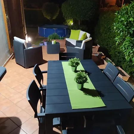 Lilla - And Garden בית נופש
